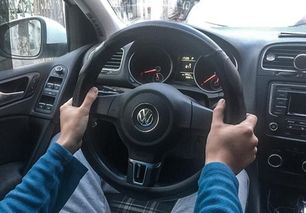 汽车方向盘多少圈 汽车方向盘多少圈