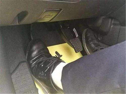汽车开到多少码踩刹车 汽车开到多少码踩刹车