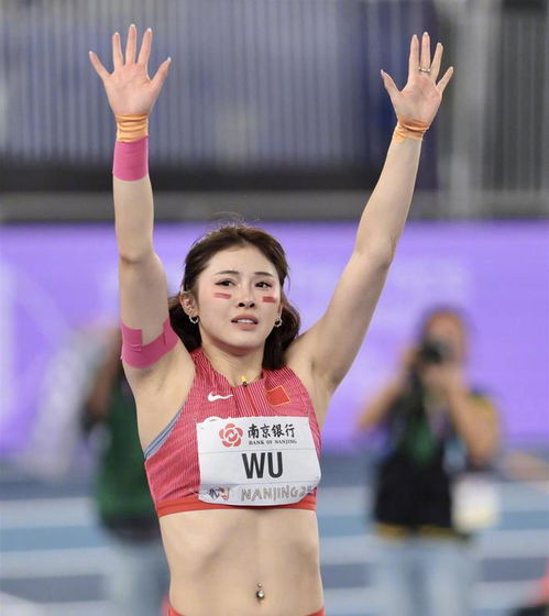 吴艳妮8秒01破全国纪录 泪洒现场 吴艳妮8秒01破全国纪录 泪洒现场
