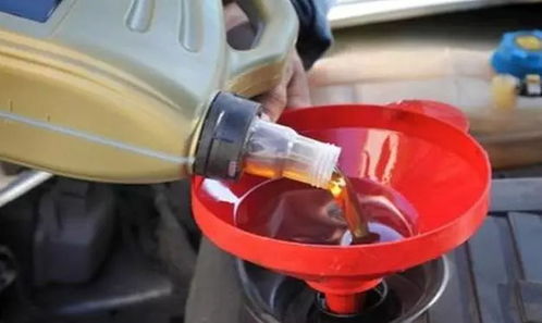汽车保养机油加多少升 汽车保养机油加多少升