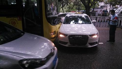 汽车被撞凹处理多少钱 汽车被撞凹处理多少钱