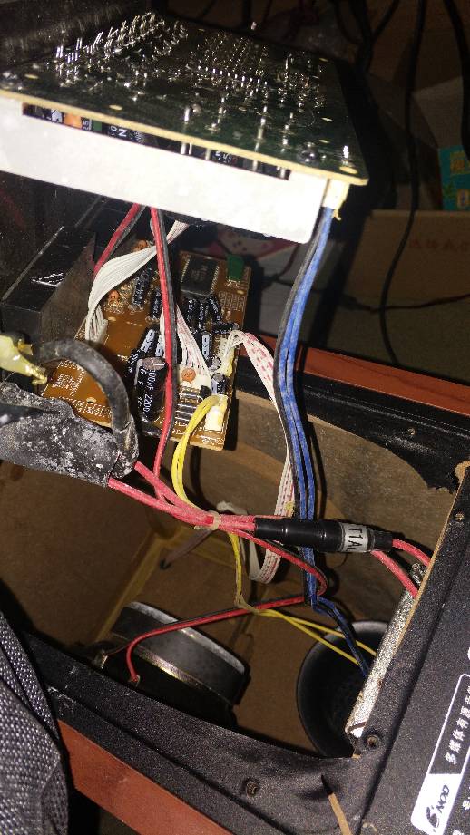 家用汽车电瓶加多少水 家用汽车电瓶加多少水