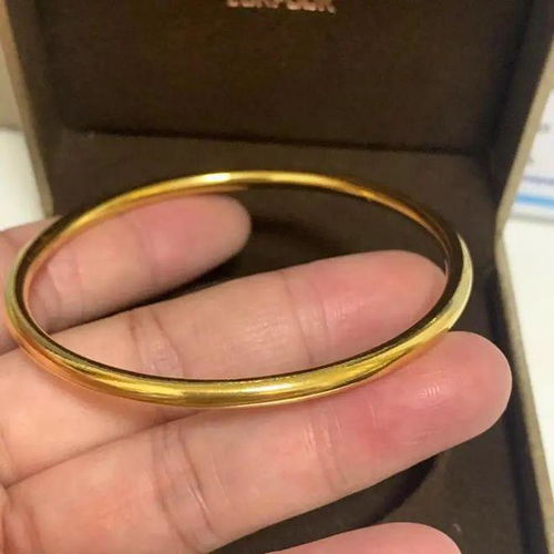 金手镯剪开竟流出液体轻了近2克 金手镯剪开竟流出液体轻了近2克