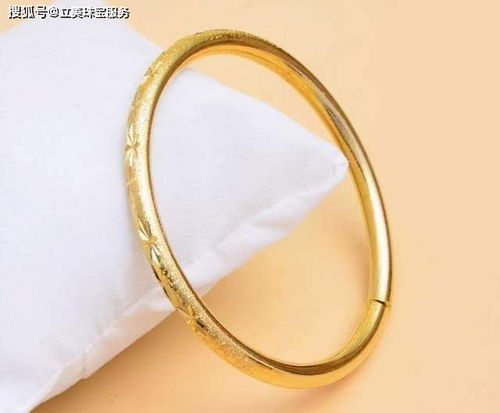 金手镯剪开竟流出液体轻了近2克 金手镯剪开竟流出液体轻了近2克