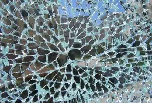 汽车玻璃多少年破碎一次(汽车玻璃破碎周期研究,影响因素与预防措施探讨) 汽车玻璃多少年破碎一次(汽车玻璃破碎周期研究,影响因素与预防措施探讨)
