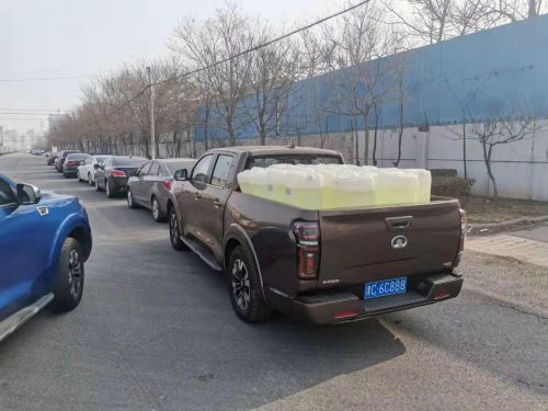 多少人能拉住一辆小汽车(多少人能拉住一辆小汽车,力量与团队协作的探讨) 多少人能拉住一辆小汽车(多少人能拉住一辆小汽车,力量与团队协作的探讨)