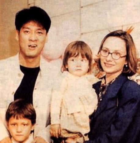 董卿现身儿子学校 母子罕见同框(董卿现身儿子学校,母子罕见同框,温暖瞬间感动人心) 董卿现身儿子学校 母子罕见同框(董卿现身儿子学校,母子罕见同框,温暖瞬间感动人心)