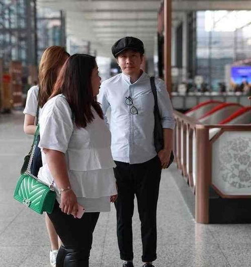 董卿现身儿子学校 母子罕见同框(董卿现身儿子学校,母子罕见同框,温暖瞬间感动人心) 董卿现身儿子学校 母子罕见同框(董卿现身儿子学校,母子罕见同框,温暖瞬间感动人心)
