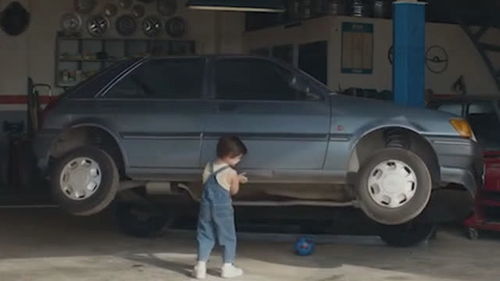 多少人能掀翻一辆汽车(多少人能掀翻一辆汽车—探究力量与物理学的奥秘) 多少人能掀翻一辆汽车(多少人能掀翻一辆汽车—探究力量与物理学的奥秘)