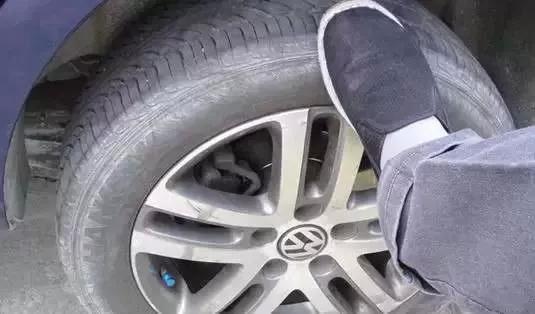 汽车胎压多少就不能跑啦(汽车胎压不足时的危险与应对措施—探究汽车胎压多少就不能跑了) 汽车胎压多少就不能跑啦(汽车胎压不足时的危险与应对措施—探究汽车胎压多少就不能跑了)