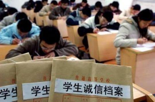 考生高考迟到入场遭拒 校方:这是规则(高考迟到入场遭拒,规则与人文关怀的较量) 考生高考迟到入场遭拒 校方:这是规则(高考迟到入场遭拒,规则与人文关怀的较量)