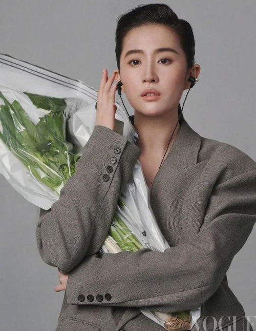 刘亦菲大背头造型 霸总味十足(刘亦菲大背头造型,霸总魅力尽显无疑) 刘亦菲大背头造型 霸总味十足(刘亦菲大背头造型,霸总魅力尽显无疑)