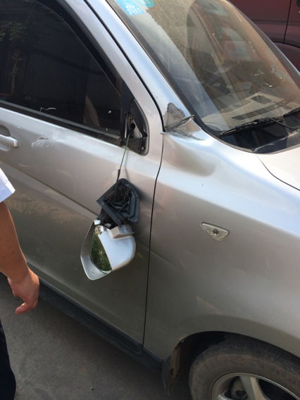 汽车反光镜刮坏了多少钱(汽车反光镜刮坏了,修复费用知多少? 汽车反光镜刮坏了多少钱(汽车反光镜刮坏了,修复费用知多少?