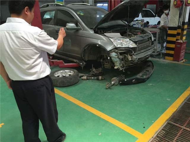 汽车撞人尾椎骨折赔多少(汽车撞人尾椎骨折赔偿解析) 汽车撞人尾椎骨折赔多少(汽车撞人尾椎骨折赔偿解析)