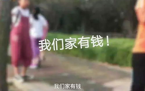高考结束少年“一人一桶”踏上归家路 高考结束少年“一人一桶”踏上归家路
