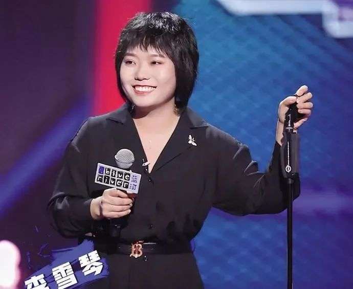 李雪琴撕嘴皮被袁咏仪训斥 李雪琴撕嘴皮被袁咏仪训斥
