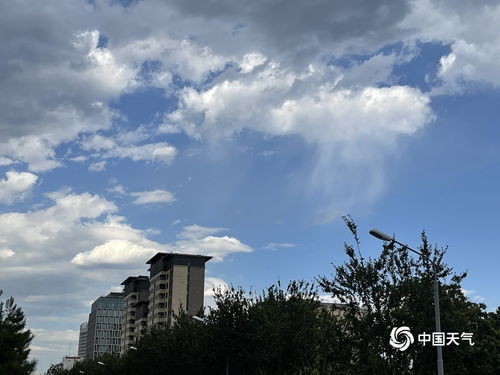 北京空中出现巨幕雨幡 北京空中出现巨幕雨幡