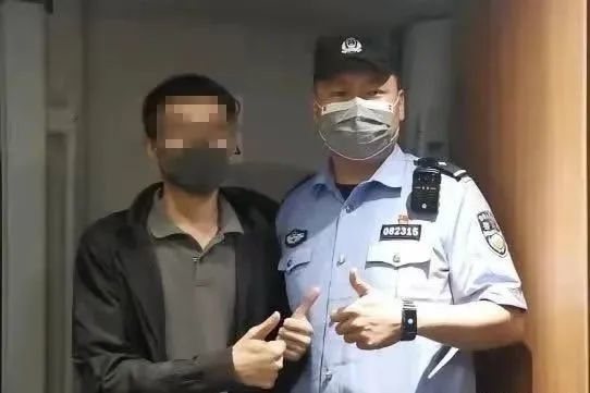 幼童坠站台缝隙列车员飞身施救 幼童坠站台缝隙列车员飞身施救