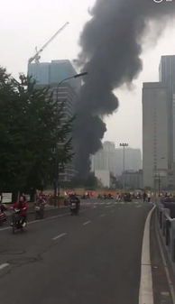 山东一酒店起火 现场浓烟滚滚 山东一酒店起火 现场浓烟滚滚