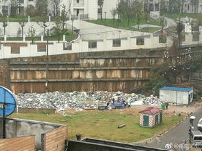 长沙一出租屋现“垃圾山”